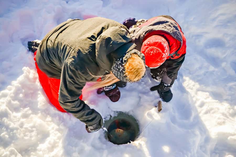 15 min. Tadoussac : Family-Friendly Ice Fishing Experience - Learning the basics from the guide