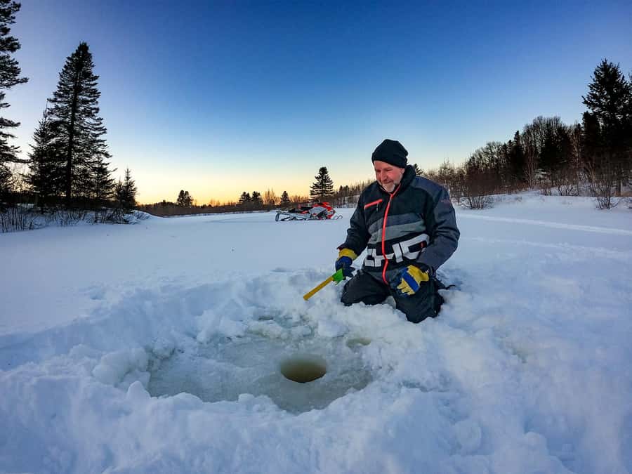 15 min. Tadoussac : Family-Friendly Ice Fishing Experience - Price, flexibility, and practical planning
