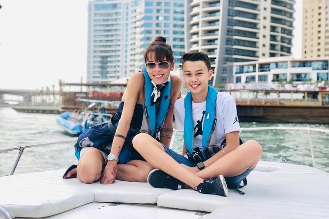 4 Hours Dubai Deep Sea Fishing - Finding fish near The World Islands