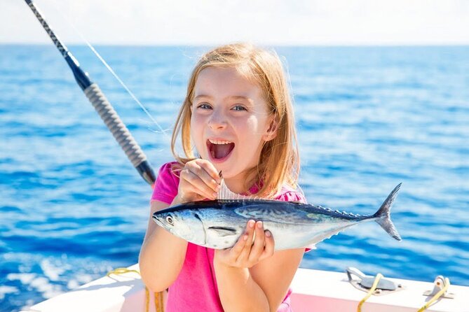 4HR Private bottom Fishing Charter with lunch - Uninhabited cays and a slower side of the islands