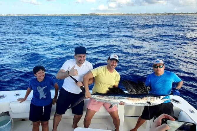 6 Hour Private Fishing Tour in Puerto Aventuras Riviera Maya - How the crew handles a slow day