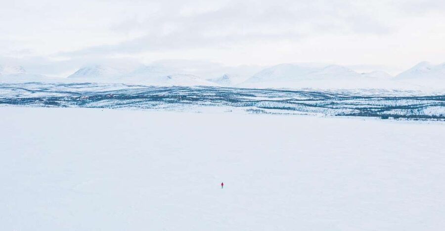 Abisko: Lake Torneträsk Arctic Ice Fishing Trip - The early-season plan uses a nearby lake