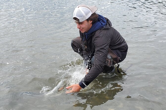Alaskan Salmon 8-Hour Fishing Experience - Physical demands, group size, and comfort