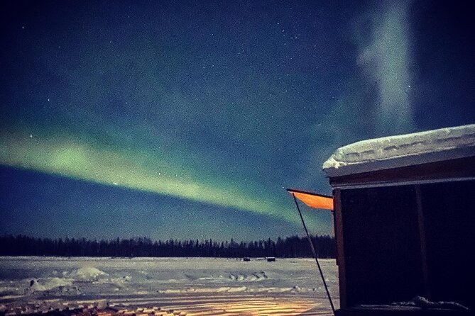 "Aurora Ice" - Ice Fishing & Salmon Dinner Tour - Watching the northern lights through panoramic windows