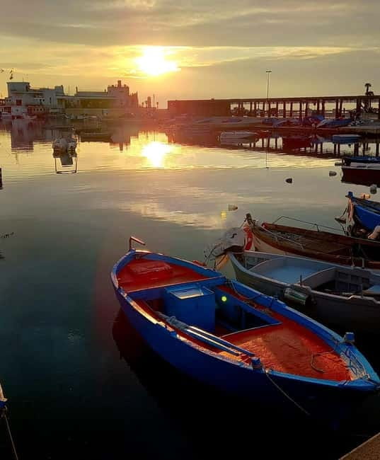 Bari:Private Boat Trip over "Gozzovigliando", fishermen boat - A six-meter boat made for private groups