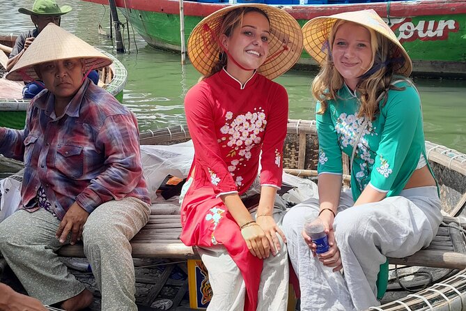 Basket Boat in Hoi An( visit water coconut forest,Crab fishing ) - Boarding the round basket boat