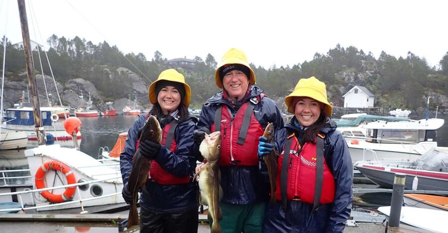 Bergen: Guided Fishing Tour with Outdoor Cooking - Gathering seaweed, shrimp and crab