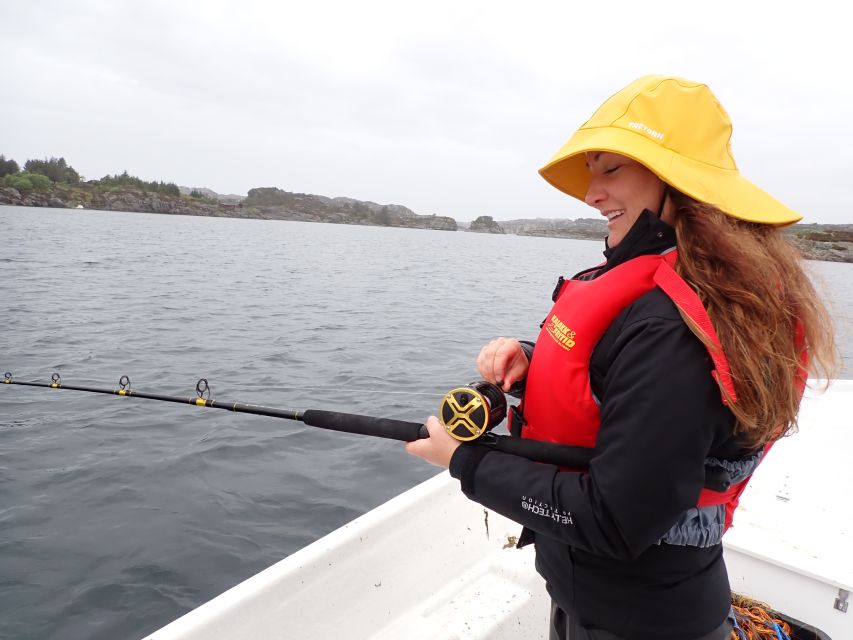 Bergen: Guided Fishing Tour with Outdoor Cooking - Fishing the shoreline and open water