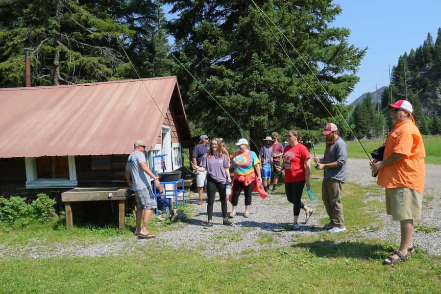 Big Sky: Learn to Fly Fish on the Gallatin River (3 hours) - Moving Into the Gallatin River