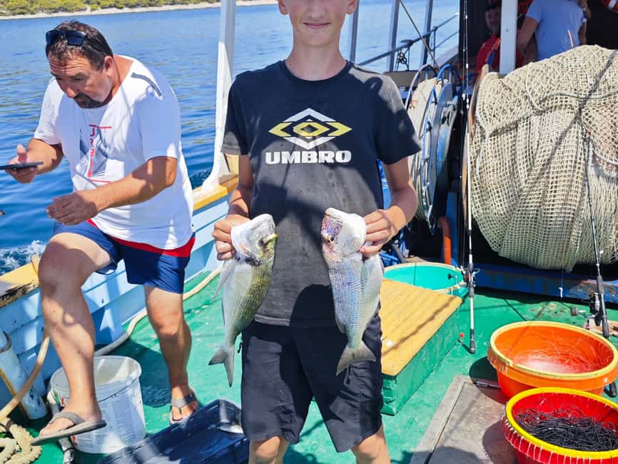 Biograd: Authentic Family friendly Fishing tour in Croatia. - Pulling the line by hand