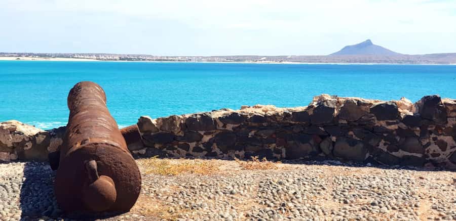Boa Vista: Motoryacht Trip with Fishing, Snorkel, Beach BBQ - A full day on Boa Vista’s blue water