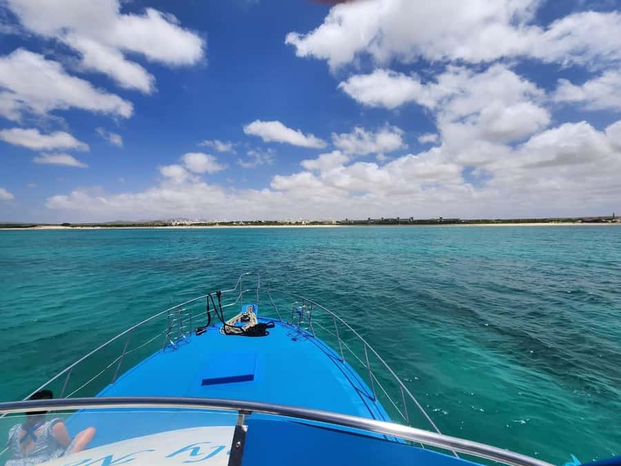Boa Vista: Motoryacht Trip with Fishing, Snorkel, Beach BBQ - Seasickness, weather, and other practical concerns