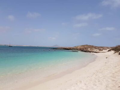 Boa Vista: Motoryacht Trip with Fishing, Snorkel, Beach BBQ
