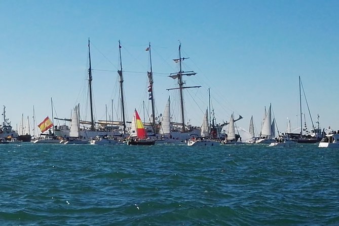 Boat and fishing trips in the Cadiz bay - Sunset cruise for two with cava and fruit