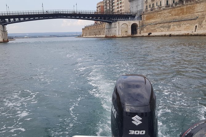 Boat fishing, boat tours, boat party - Swimming in shallow water or heading farther out