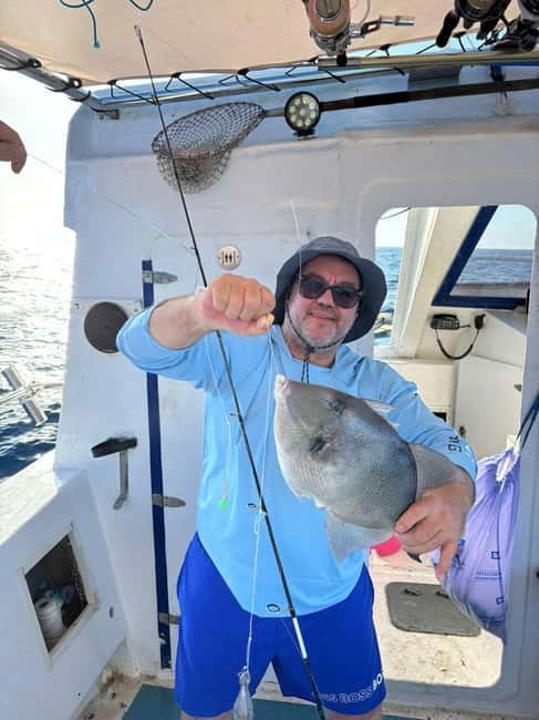 Bottom fishing & light trolling Puerto Calero, Lanzarote - A family outing that includes children