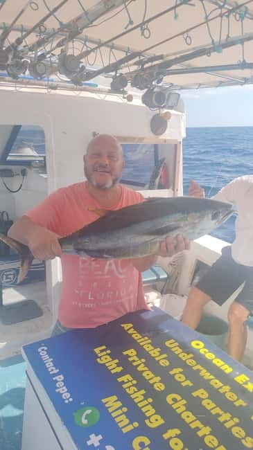 Bottom fishing & light trolling Puerto Calero, Lanzarote - Accessibility and comfort on the boat