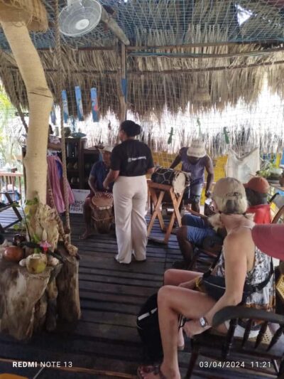 Cartagena: FISHERMEN’S ISLAND IN THE MANGROVES by canoe