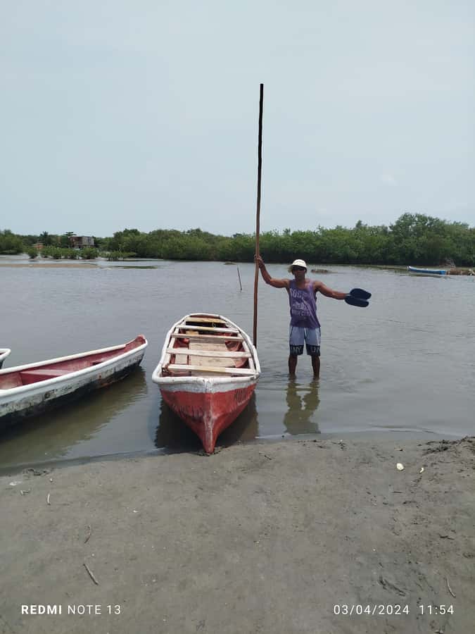 Cartagena: FISHERMEN'S ISLAND IN THE MANGROVES by canoe - Three mangrove tunnels and the wildlife along the way