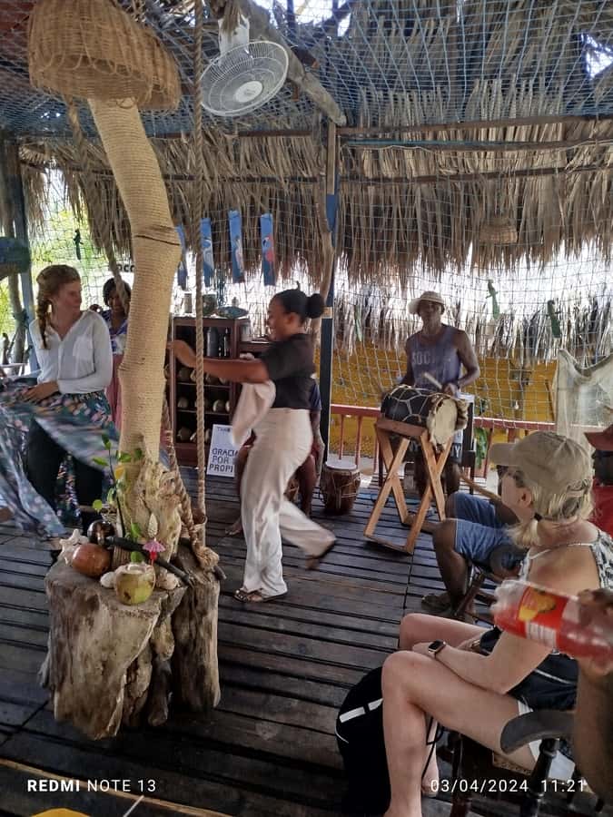 Cartagena: FISHERMEN'S ISLAND IN THE MANGROVES by canoe - How long the experience really takes