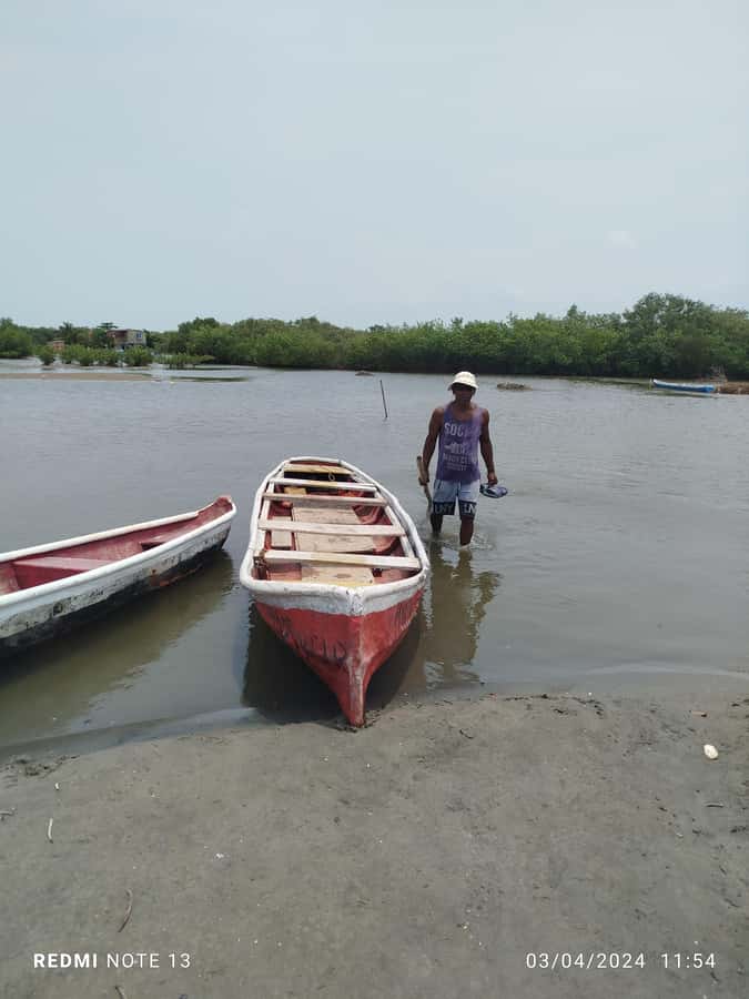 Cartagena: FISHERMEN'S ISLAND IN THE MANGROVES by canoe - The guides are central to the experience