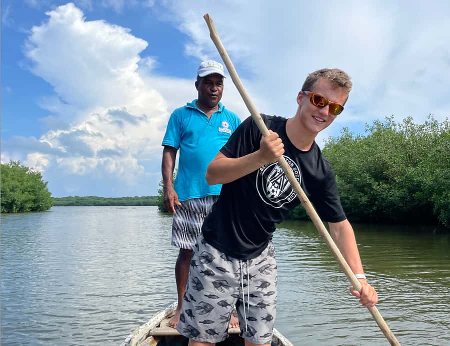 Cartagena Fishing, Crabbing, Birdwatching Experience + Lunch - Beachfront lunch after the canoe ride