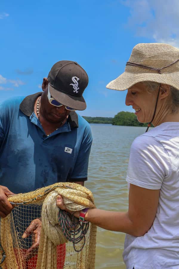 Cartagena: Mangrove Eco Tour & Fishing with Transportation - Fisherman Island and the community’s daily life