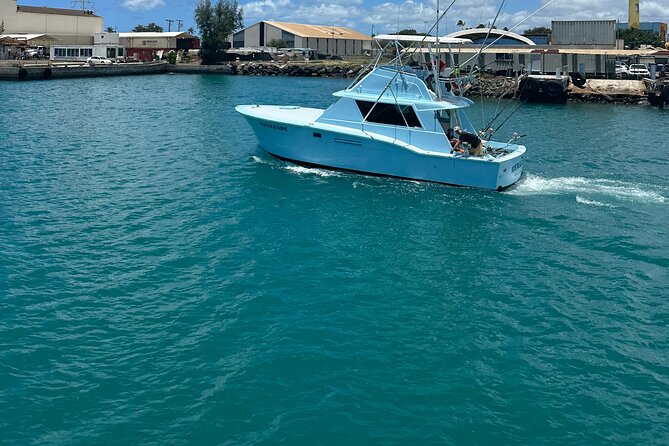 Deep Sea Shared Fishing Charter in Honolulu - The crew and the shared-boat setup