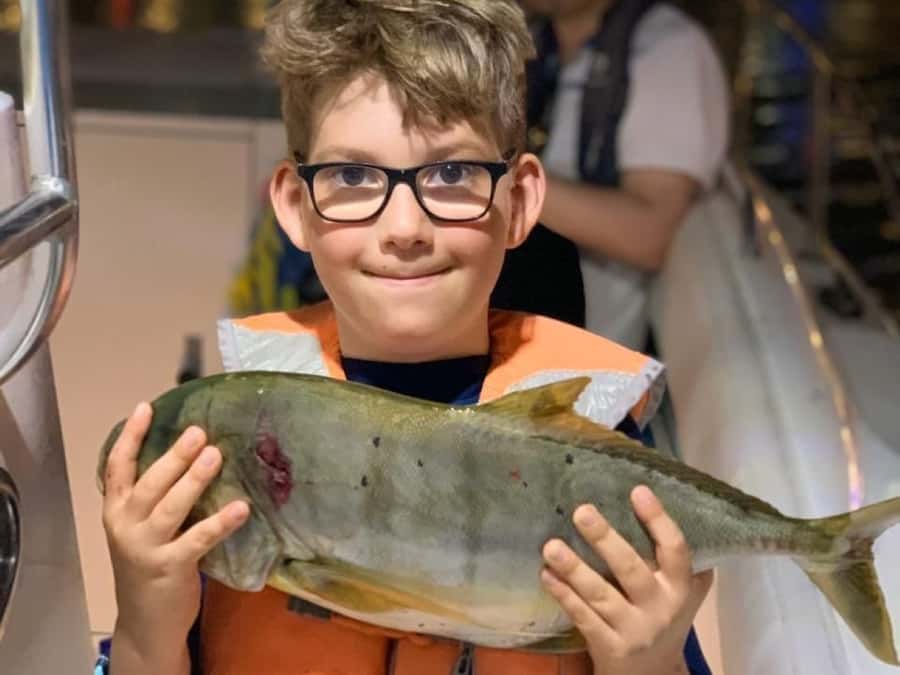 Dubai: 4-Hour Deep Sea Fishing, Trolling, Casting - What the boat and crew provide