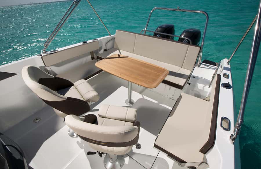 Dubai: 4-Hour Private Deep Sea/Trolling Fishing Trip - Equipment, drinks, and comfort on board