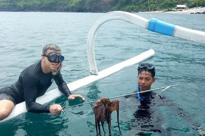East Bali Spear Or Line Fishing Tour At Virgin Beach - Catching lunch on the beach