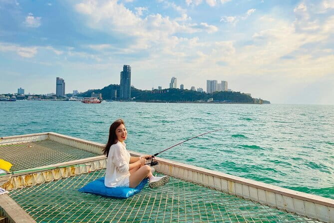 Exclusive Squid Fishing on Chic Floating Café from Pattaya - Getting started with the fishing