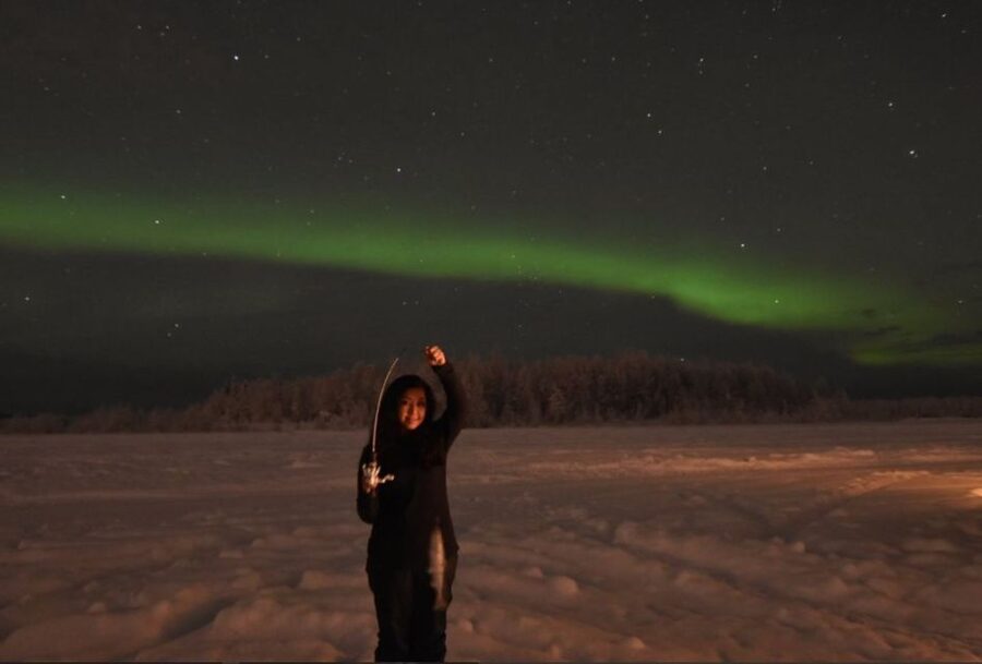 Fairbanks: Guided Ice Fishing Tour - Four hours at the fishing village