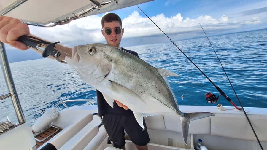 Fishing at Krabi : Full day - A 30-minute island break