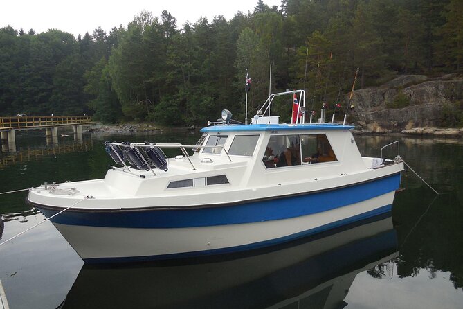 Fishing in Oslo Fjord - Cooking your catch in the boat cabin