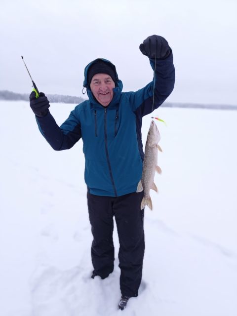 From Helsinki: Bodom Lake Ice Fishing with Food & Drinks - Making your first ice-fishing hole