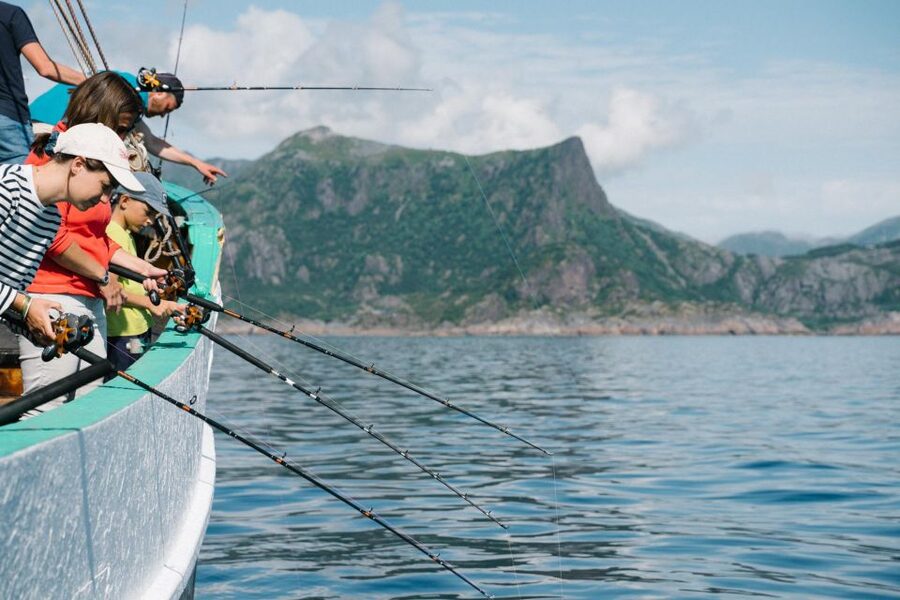 From Svolvaer: Lofoten Fishing Boat Cruise - From Svolvær harbor to working fishing grounds