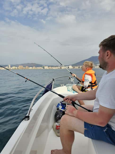 Fuengirola: Fishing Trip with Drinks and Gear - The boat, equipment, and space