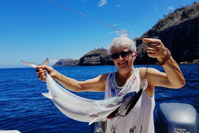 Full Day Tour Pinzon Island + La Fe/Las Palmas - Snorkeling & Fishing - Boat comfort, group size, and weather risks