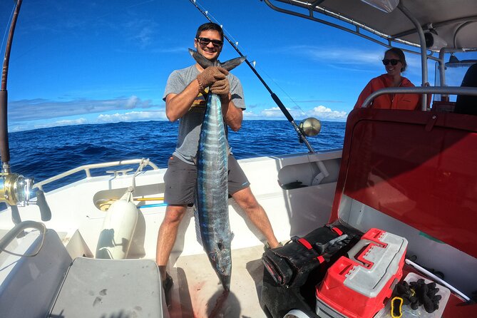 Half-day Big Fishing in Moorea on shared tour - The thrill of a hard fight