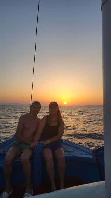 Hersonissos: Agapi Fishing Trips Sunset Cruise - Hauling in the nets and meeting the catch