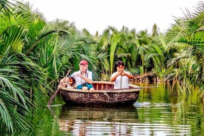 Hoi An basket boat tour with seafood lunch at fishing family