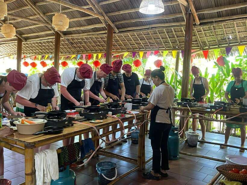 Hoi An: Cooking Class, Crab Fishing-Basket Boat, Market Tour - The market visit: shopping with a purpose