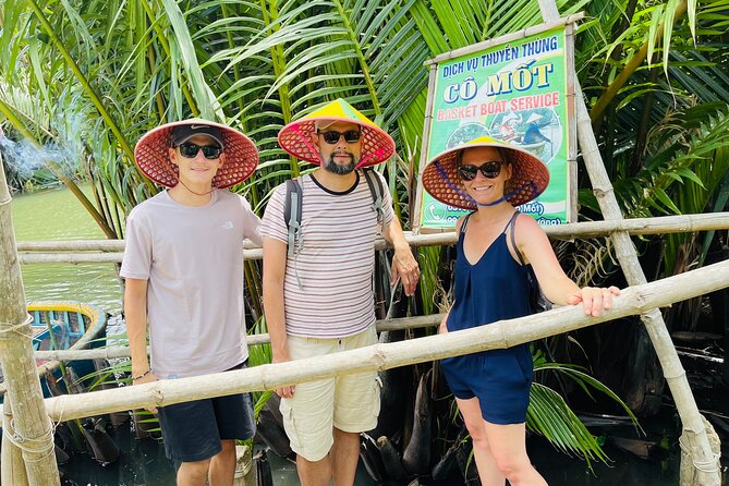 HoiAn:Making Lantern & Cooking Class-BasketBoat Ride,Crab fishing - Two hours with chef Tim