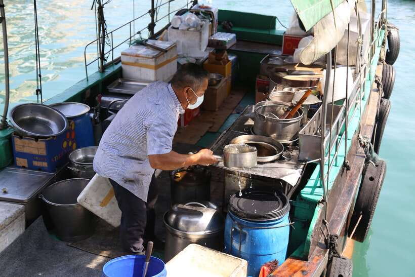 Hong Kong's Unforgettable Fishing and Cultural Immersion - Why Aberdeen Fishing Village feels different from central Hong Kong