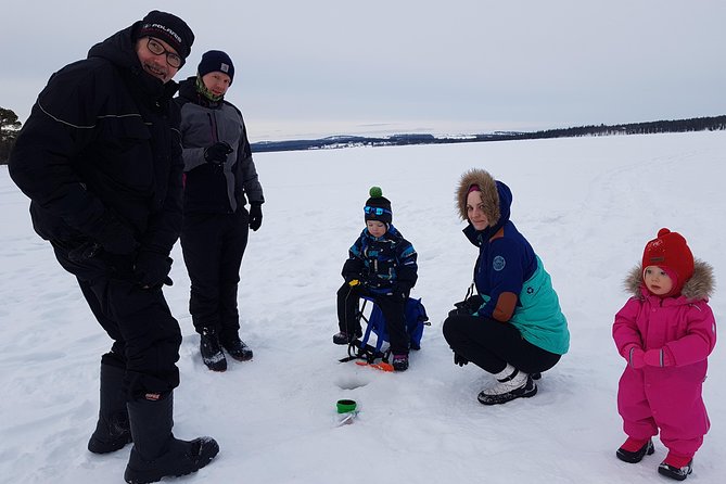 Ice fishing by car with hot beverages at Pyhä-Luosto - Drilling through a meter of winter ice