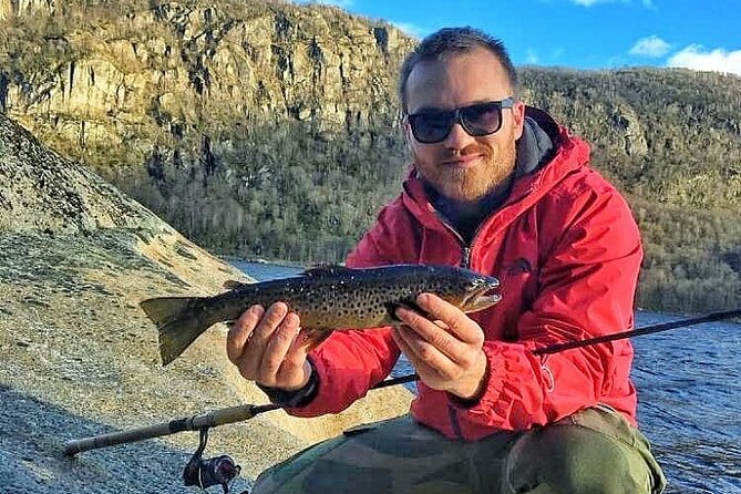 Inshore fishing in the Drangefjord - Watching for seals and learning the fjord