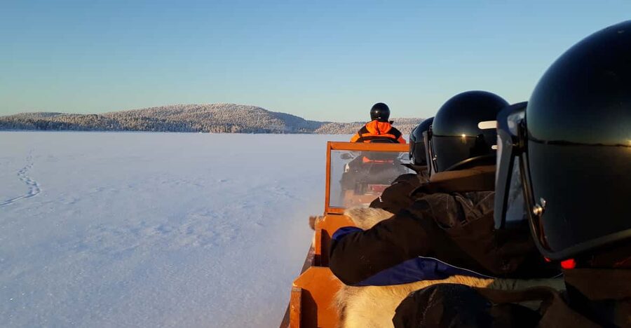 Ivalo: Ice Fishing Tour to Lake Inari, Reindeers & Lunch - Key points at a glance