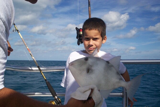 Jolly Roger Reef Fishing Experience - Leaving from Dockyard and getting fishing time fast