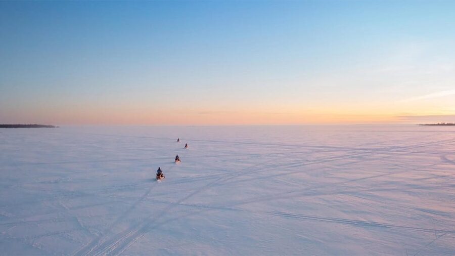 Kemi-Tornio: Ice Fishing Safari with Snowmobiles - Crossing the Bothnian Bay by snowmobile
